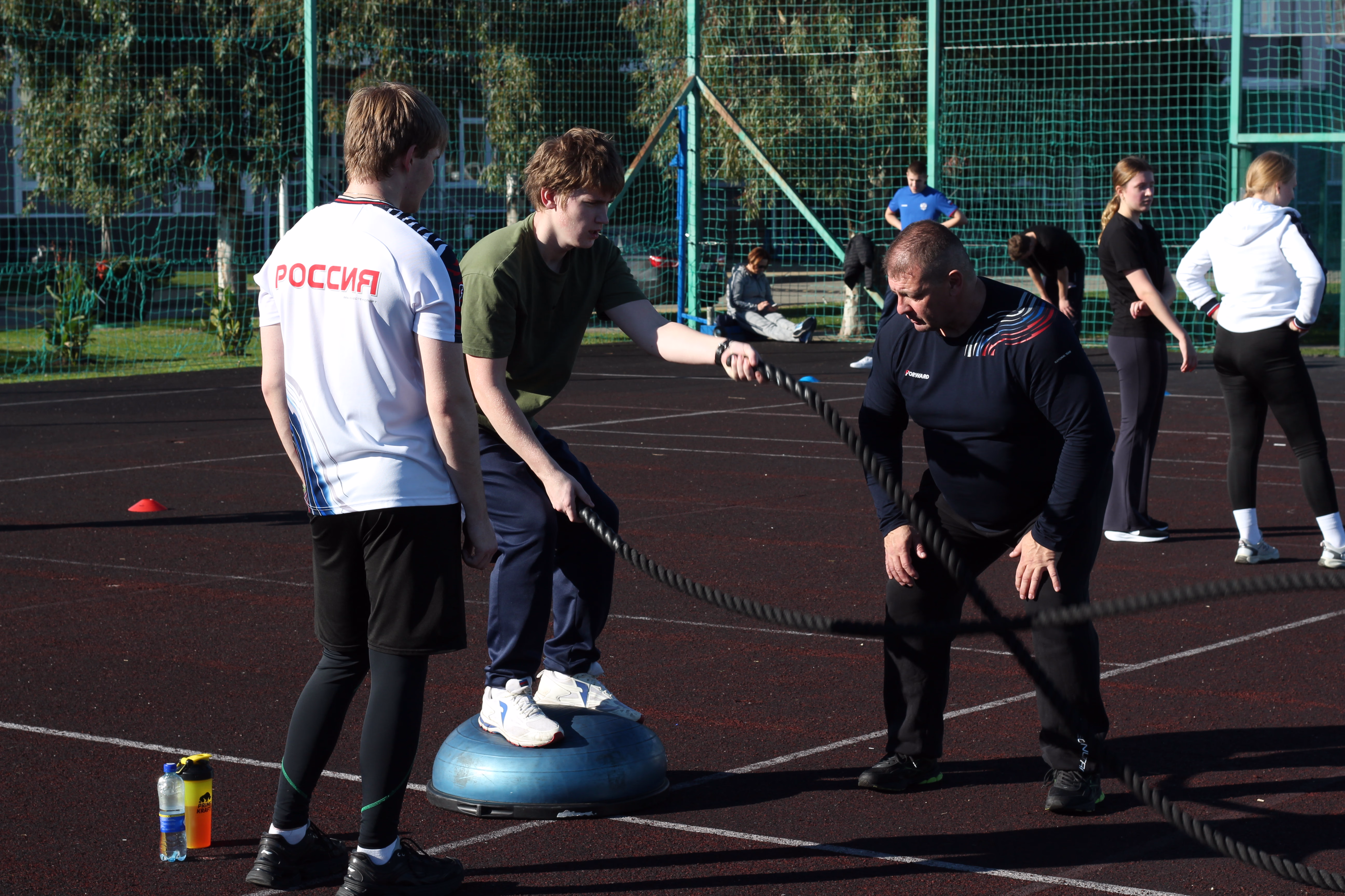 Групповые тренировки по стрельбе в спортивном лагере