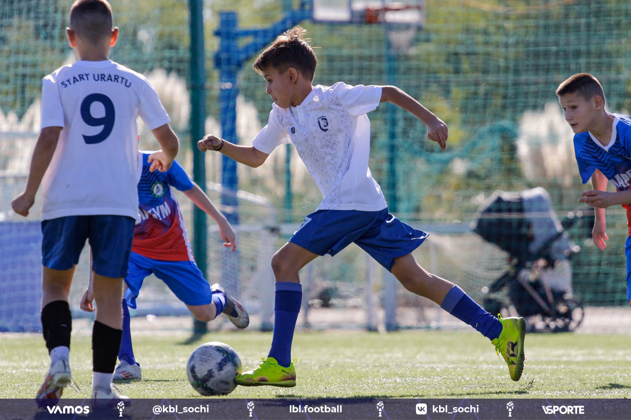 Владение мячом на спортивной базе для проведения сборов