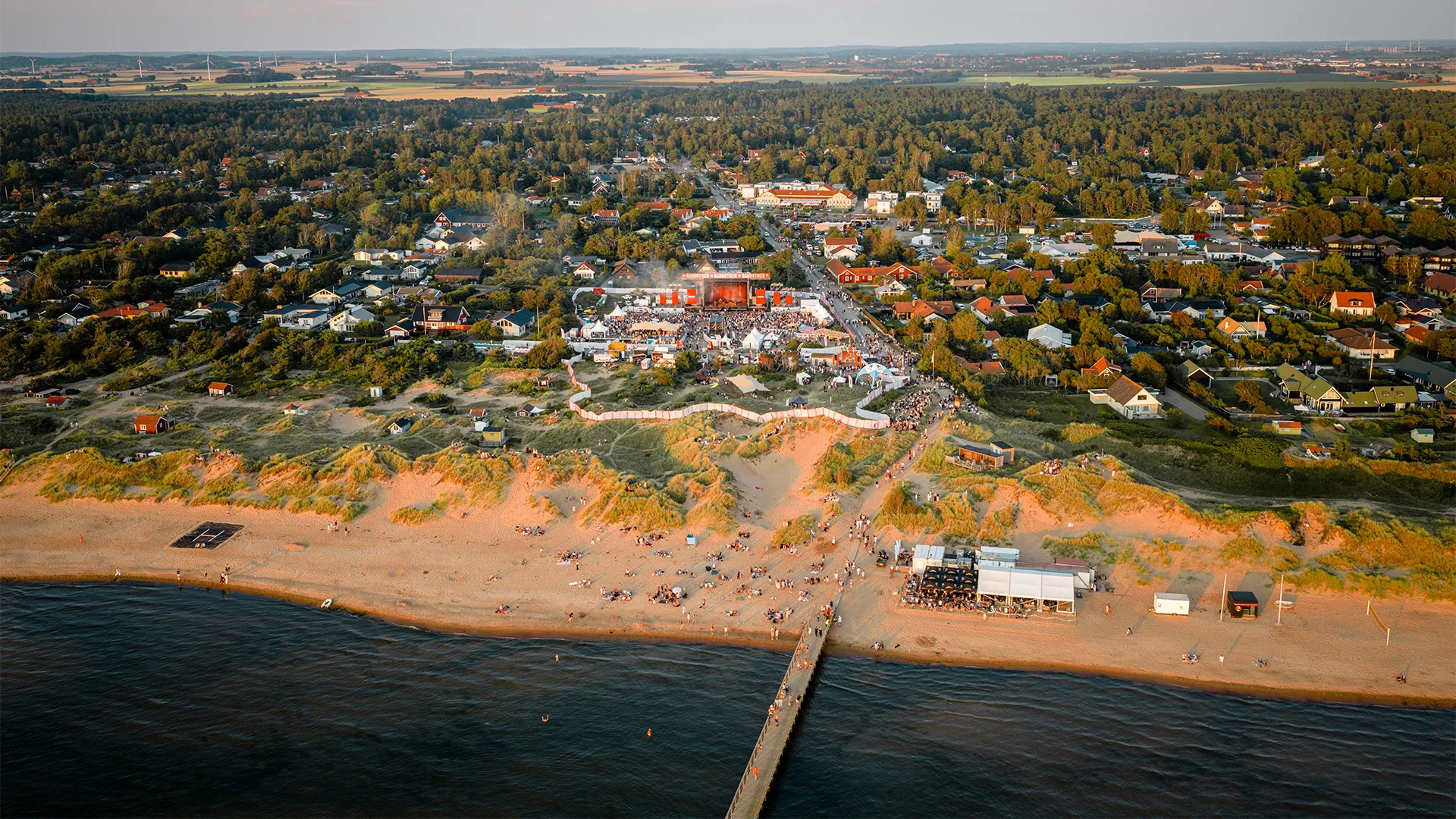 Mellbystrand, översikt på stranden vid Sandstock Festival.