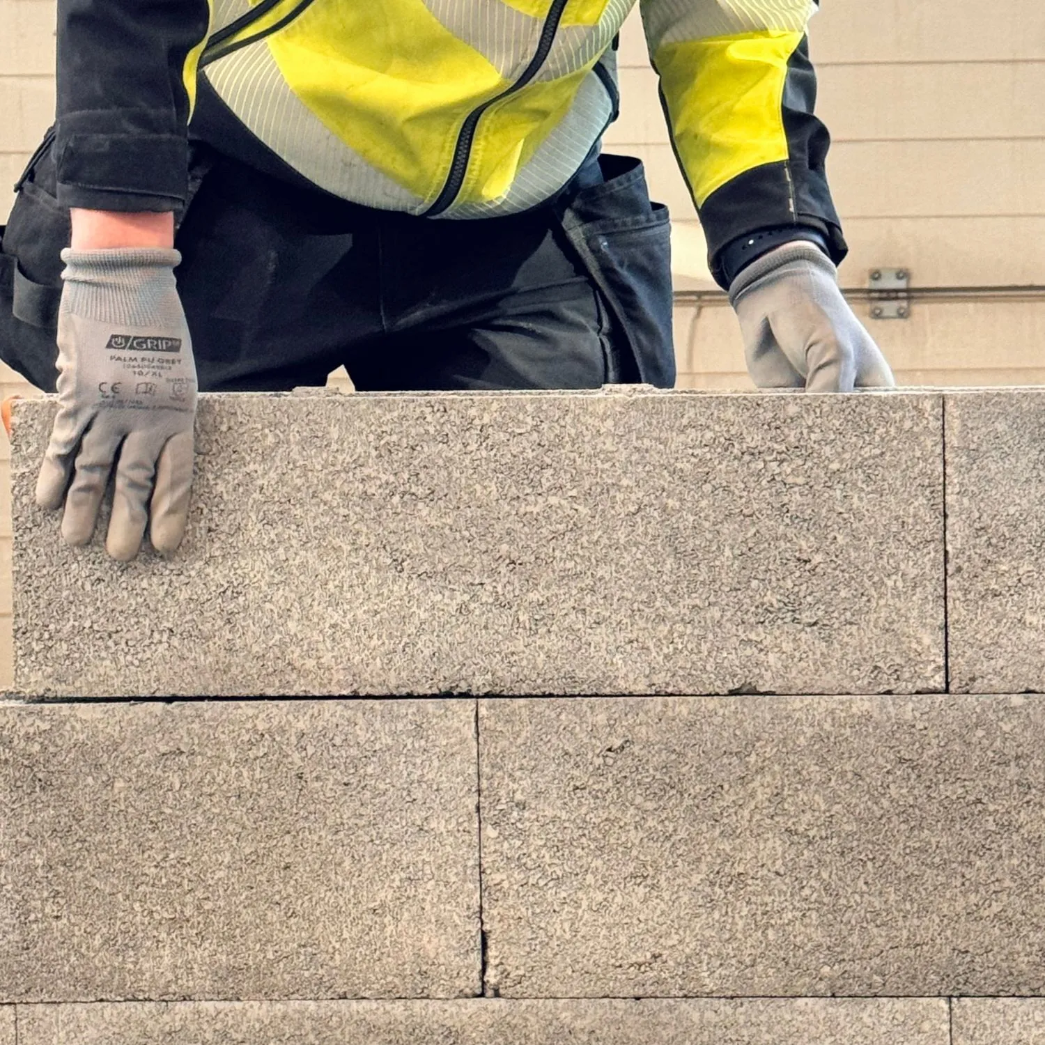 HB-Betonin kevytsora harkot muurattuna seinäksi