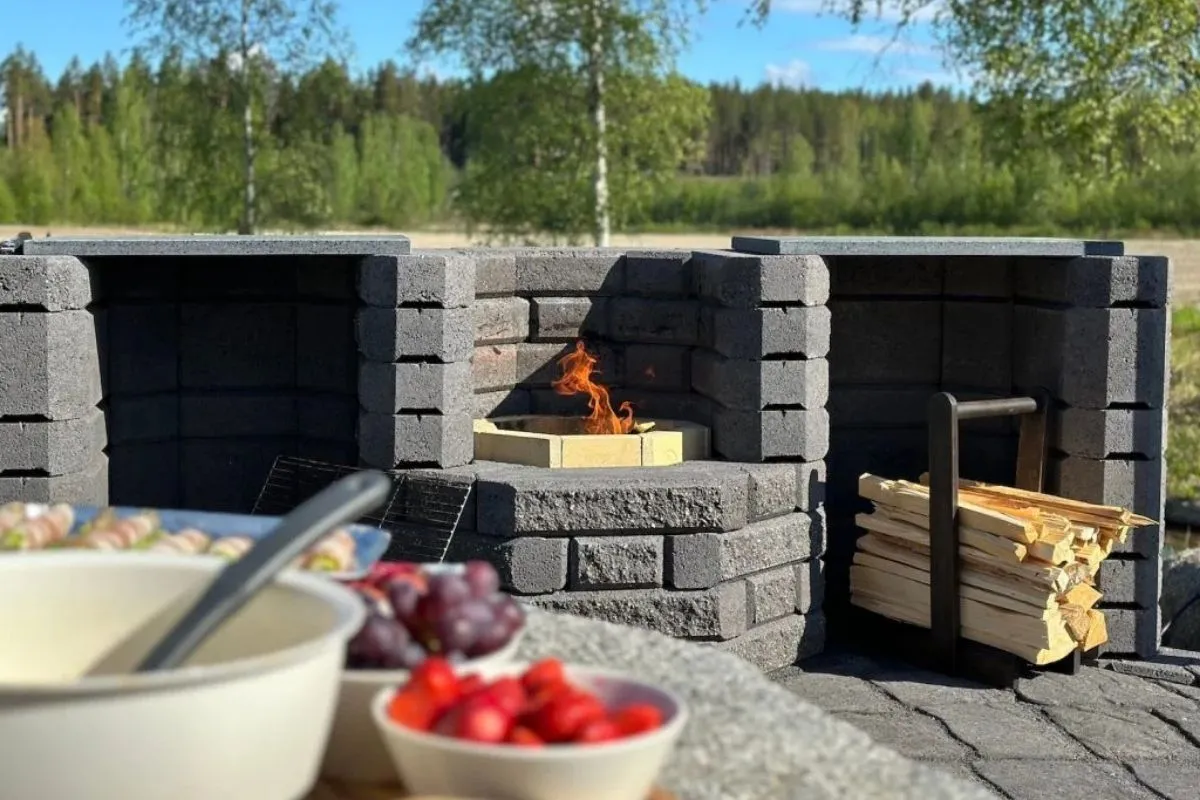 Tee betonikivestä näyttävä ja ympäri vuoden käytettävä grilli