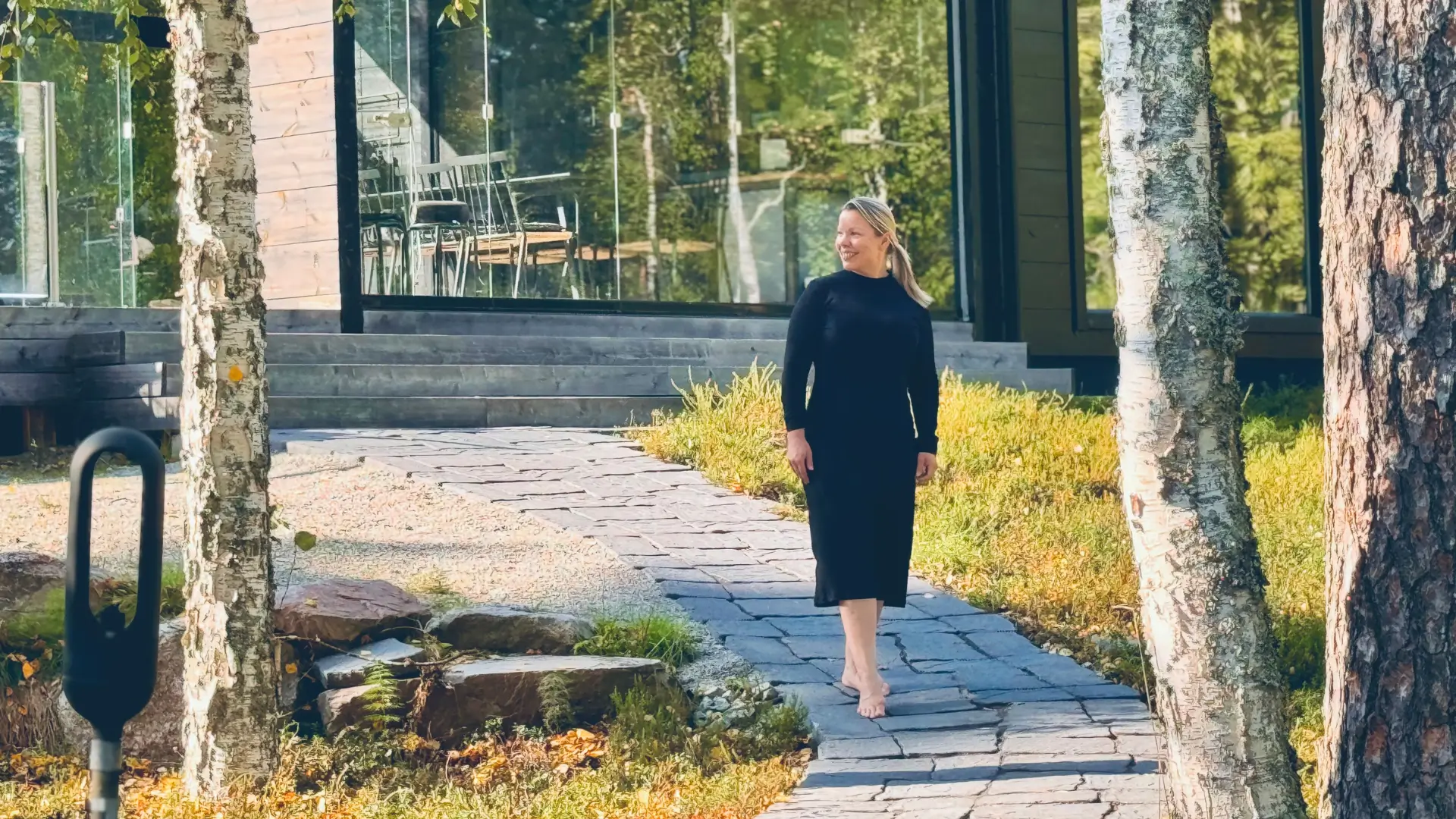 Modernisti kodikas Kerttu Pylvänäisen inspiroiva mökkipihamuutos