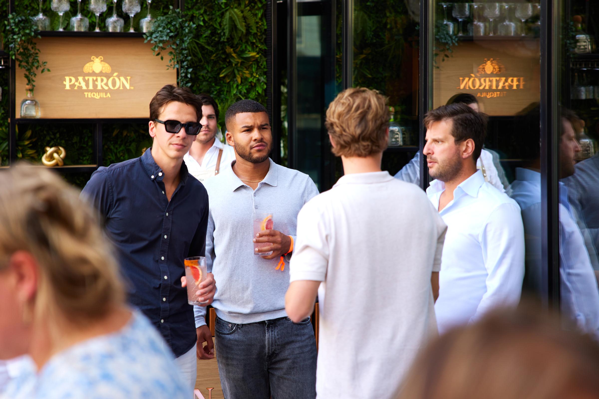 Borrel op het terras van BAUT Backstage