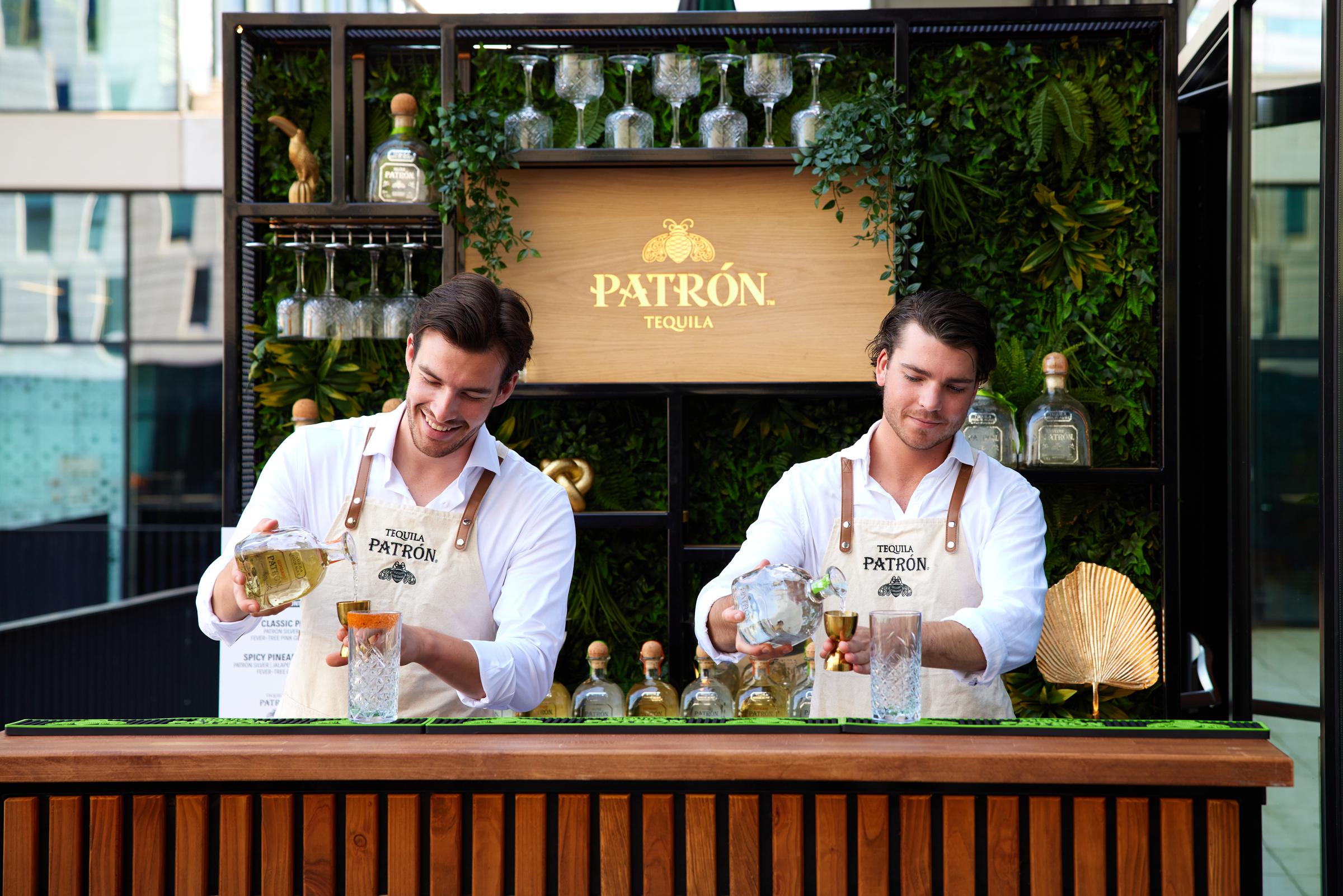 Cocktailbar tijdens een business event op het terras van BAUT Backstage