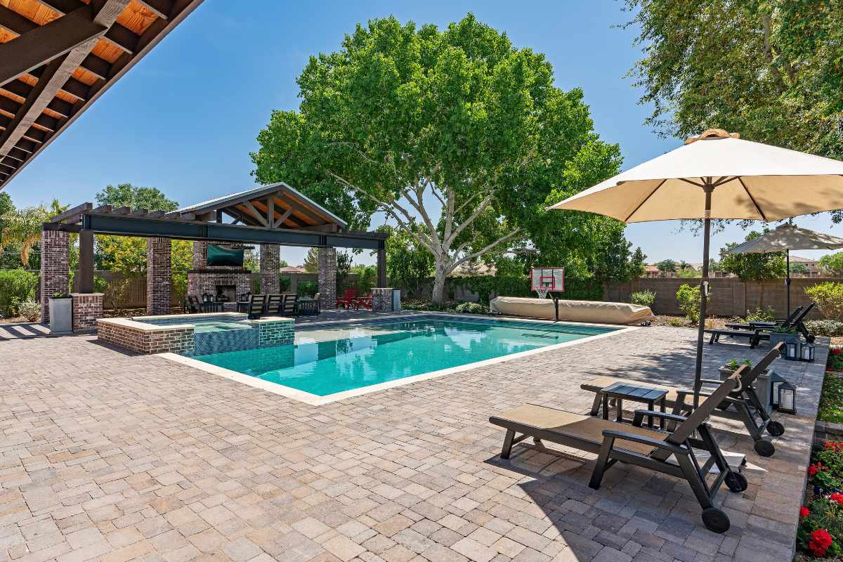 Why Pavers Outshine Concrete for Florida Homeowners