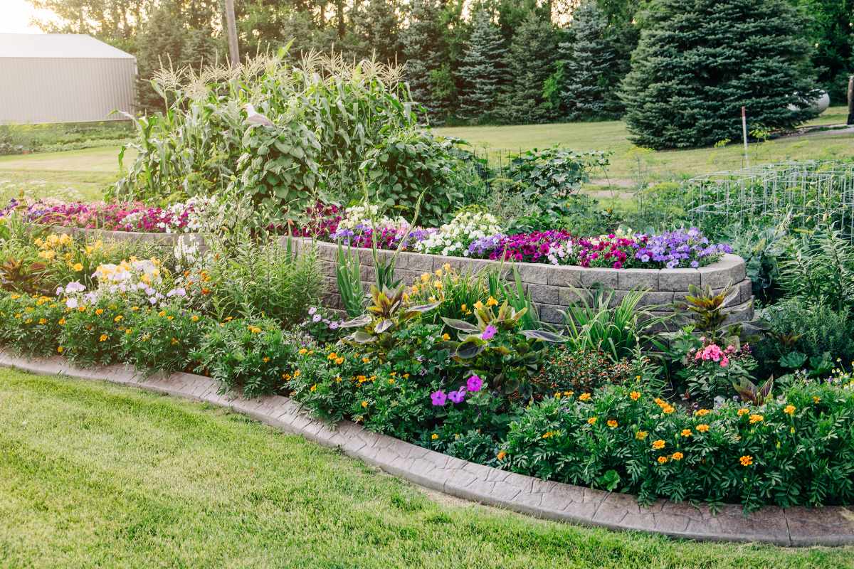 Custom Concrete Curbing: Design and Installation Guide