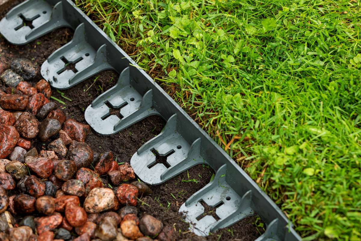 Benefits of Metal Landscape Edging Explained