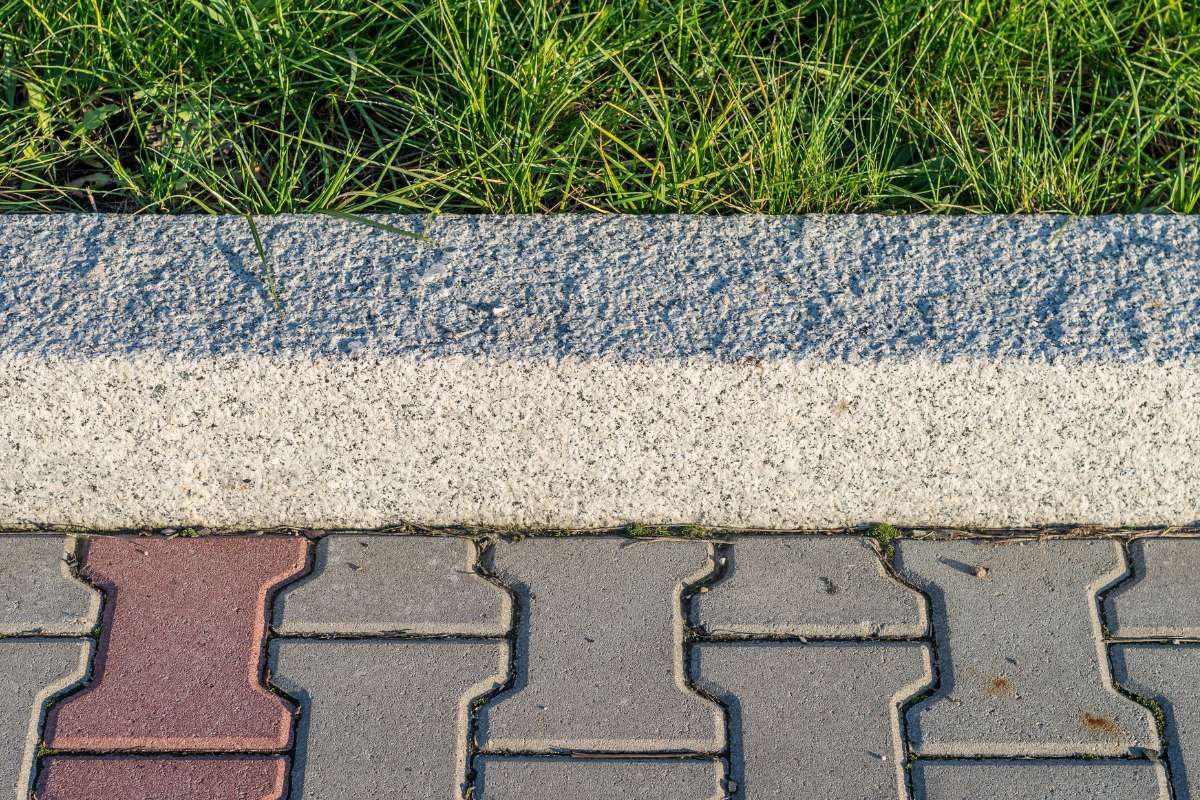 Creative Landscape Edging Ideas for Homeowners