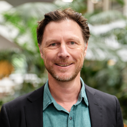 Headshot of Andrew Cameron