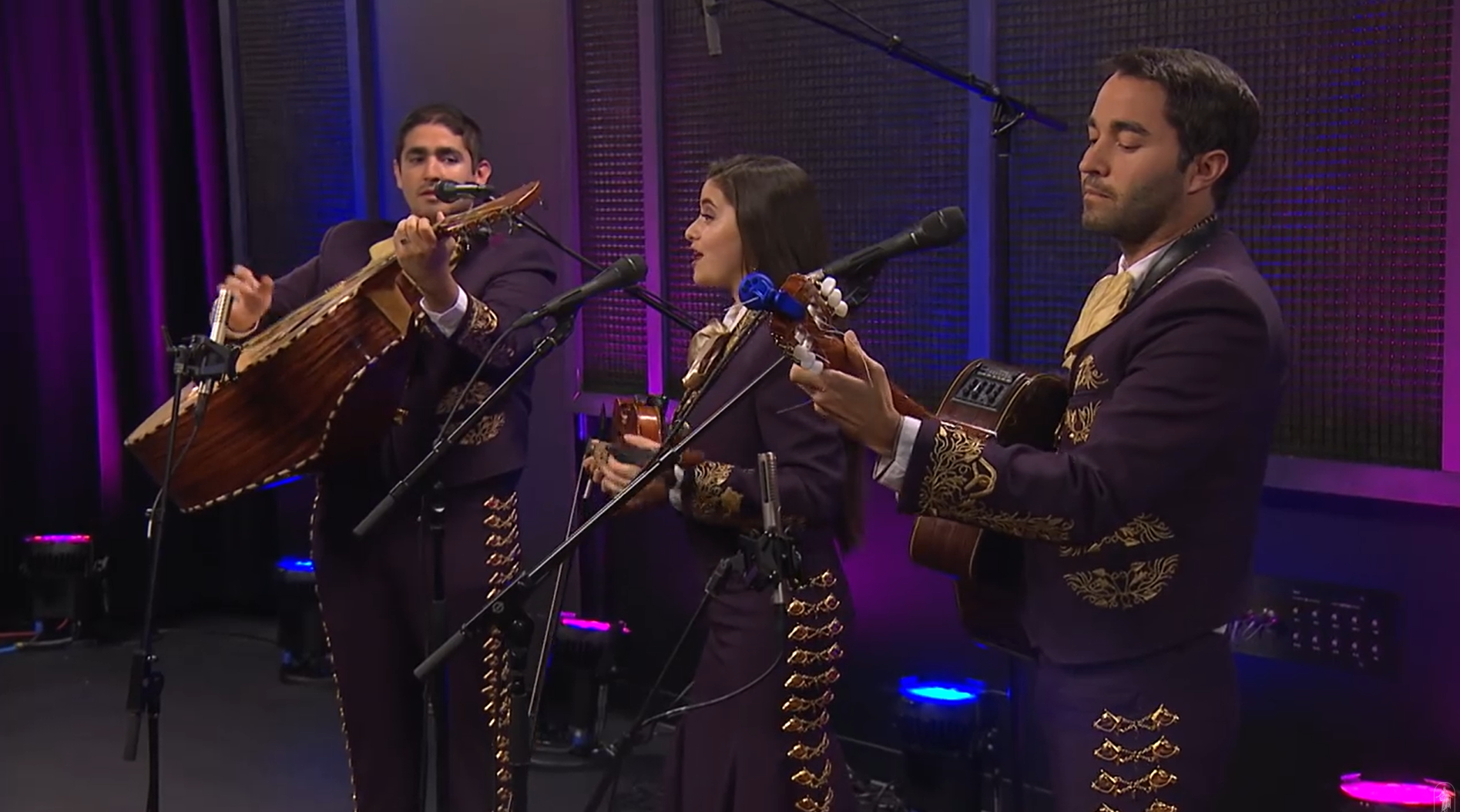 Mariachi musicians performing ‘La Cigarra’, ‘La Malagueña’ and ‘Señor, yo te seguiré’ on stage