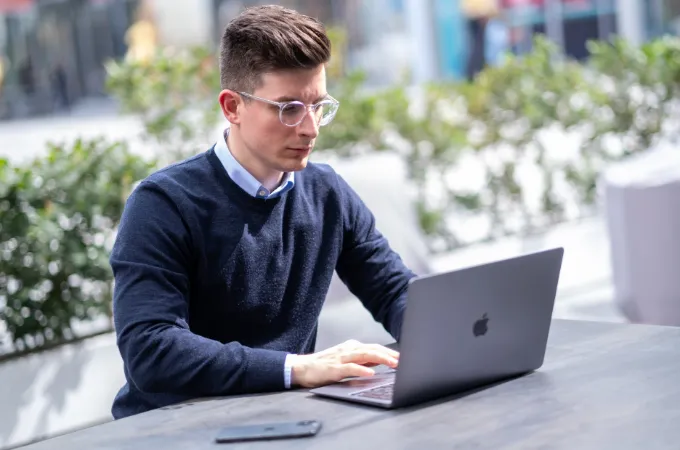 Fabian Buengers Working on Mac