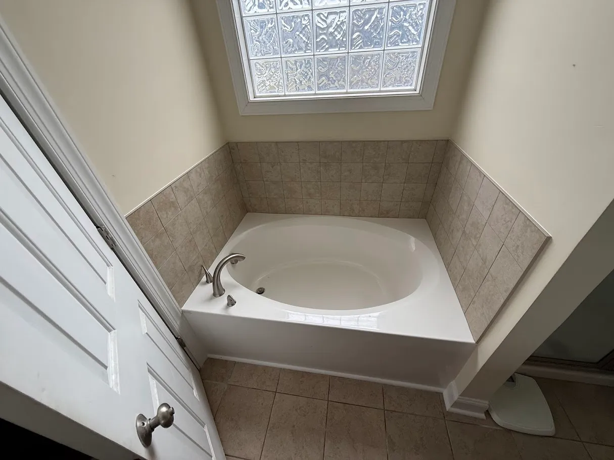 A bathtub that has been replaced