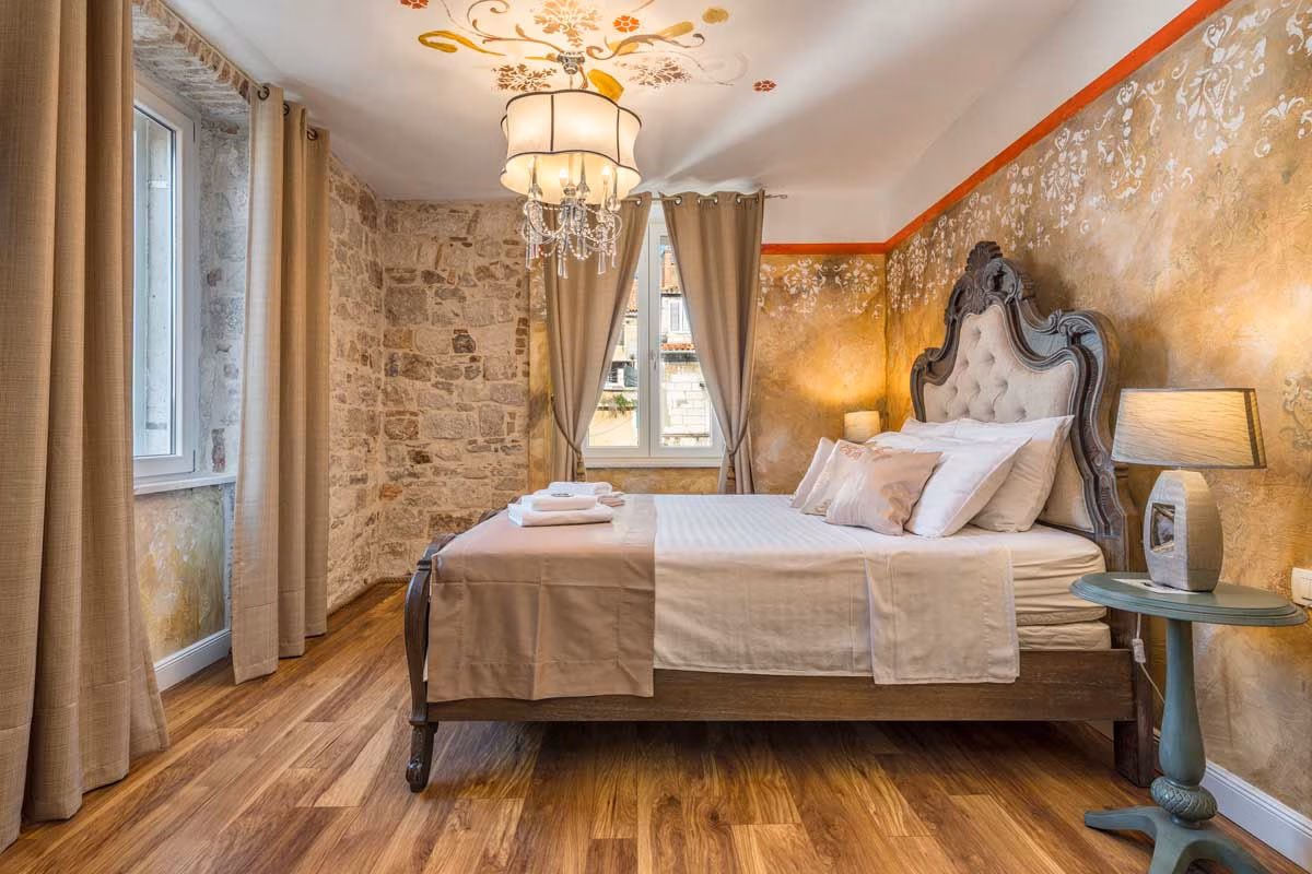 Plaza Marchi Old Town