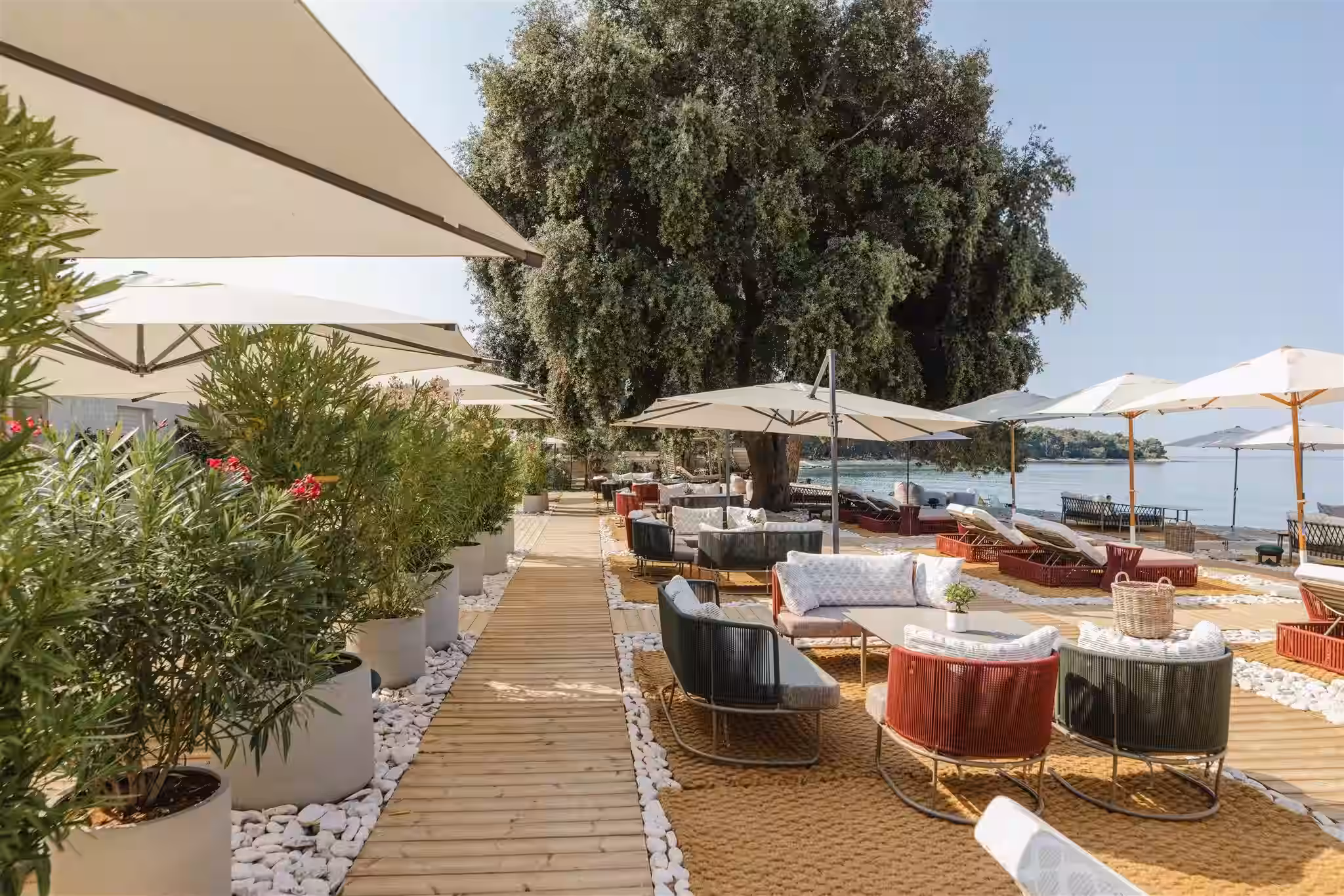 Meneghetti garden terrace with parasols and red seating