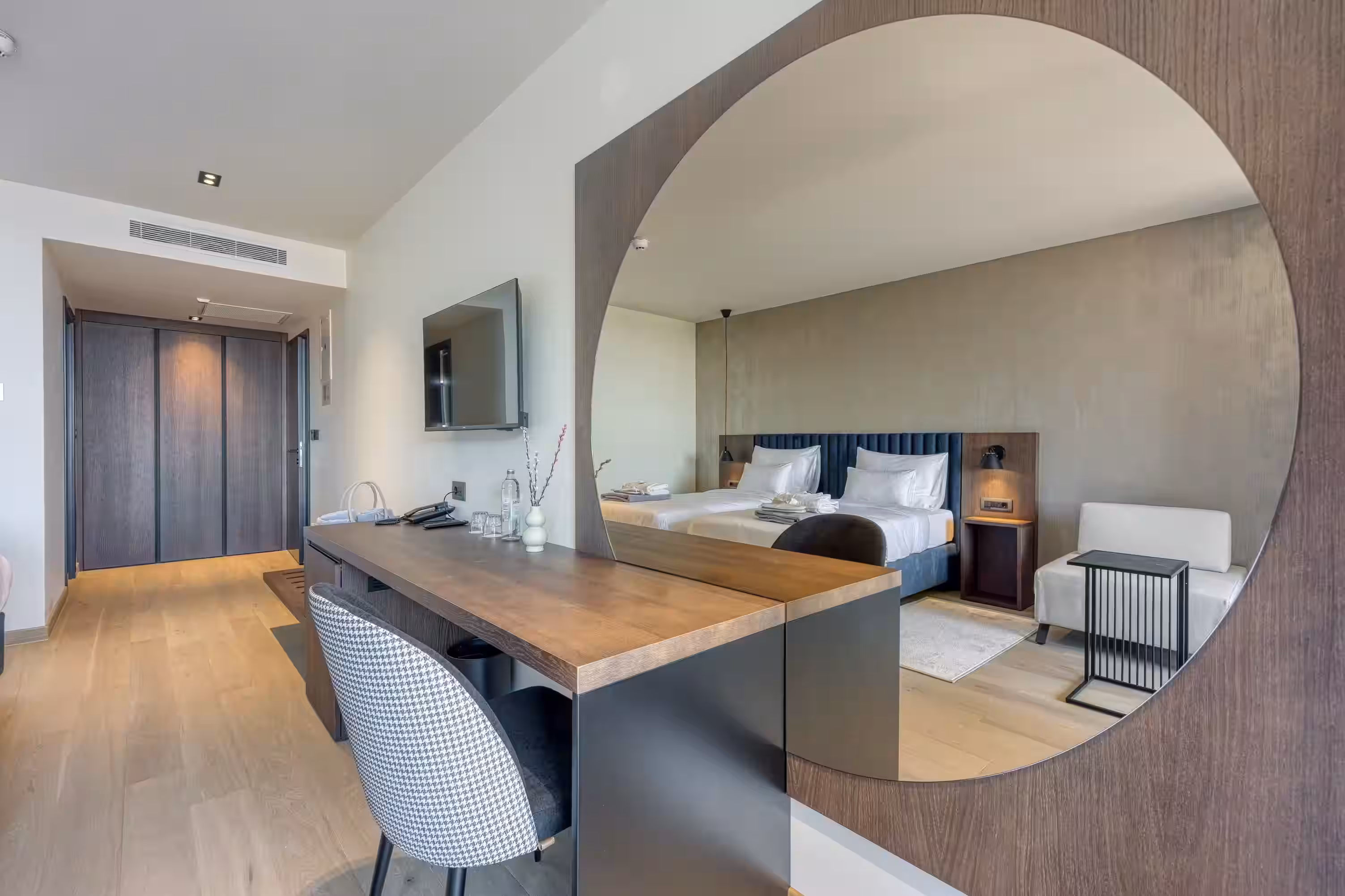 Level 5 Rovinj room with curved partition, desk and double bed