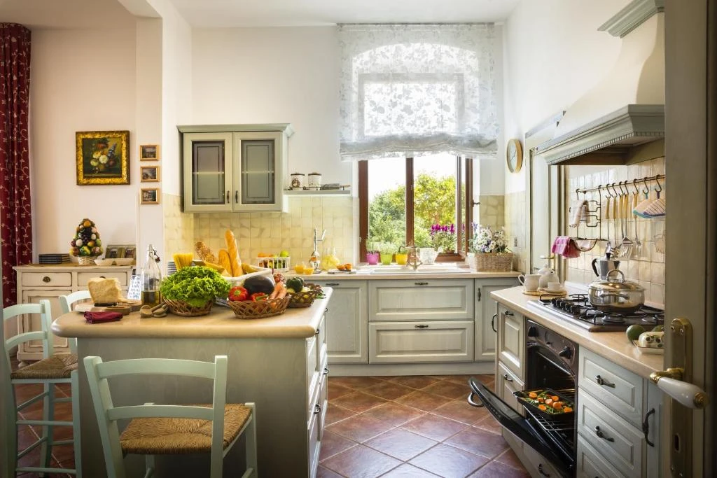 Palazzo Angelica country kitchen with island and window