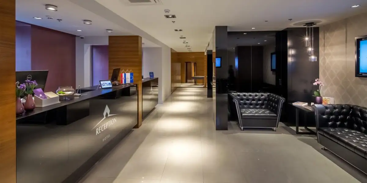 Hotel Cornaro modern lobby with black leather armchair and long counter