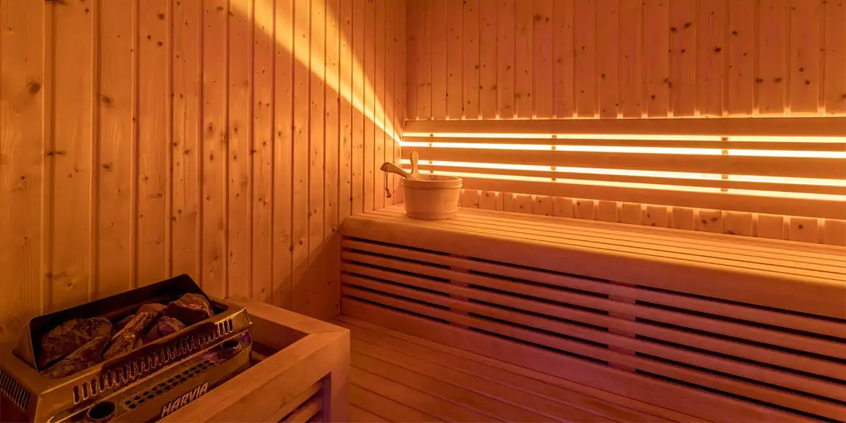 Hotel Cornaro sauna with wooden benches and soft lighting