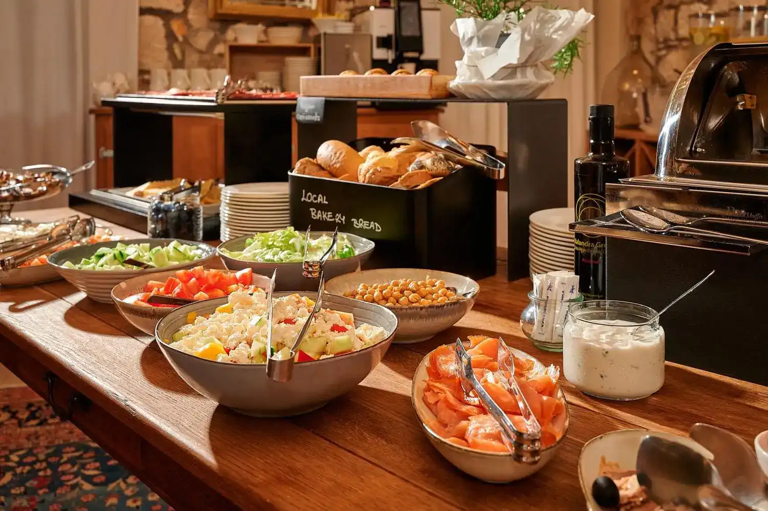 Angelo d'Oro buffet with salads, seafood and bread