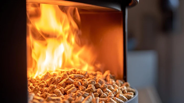 Pellets en train de brûler dans poêle