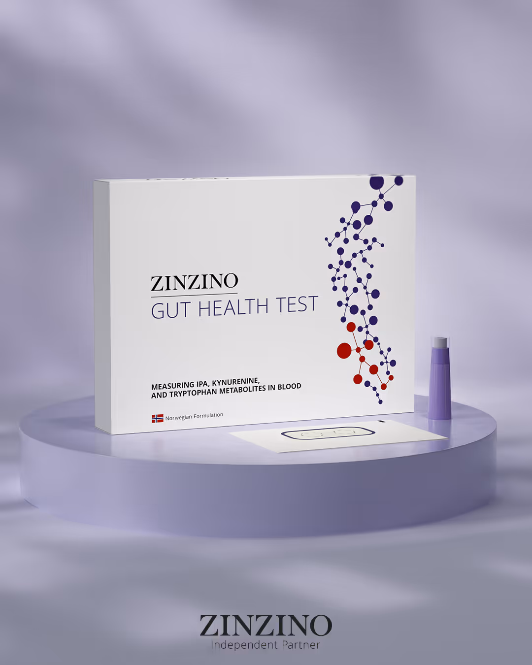 Zinzino Gut Health Test Kit mit Molekülstruktur-Design auf weißer Verpackung, violettem Testinstrument und Teststreifen auf rundem Podest.