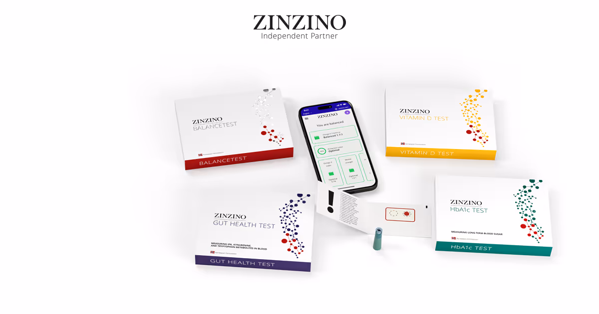 Vier Zinzino Gesundheitstests (Balance, Vitamin D, Darmgesundheit, HbA1c) mit einer Smartphone-App-Anzeige zur Testergebnisbalance.
