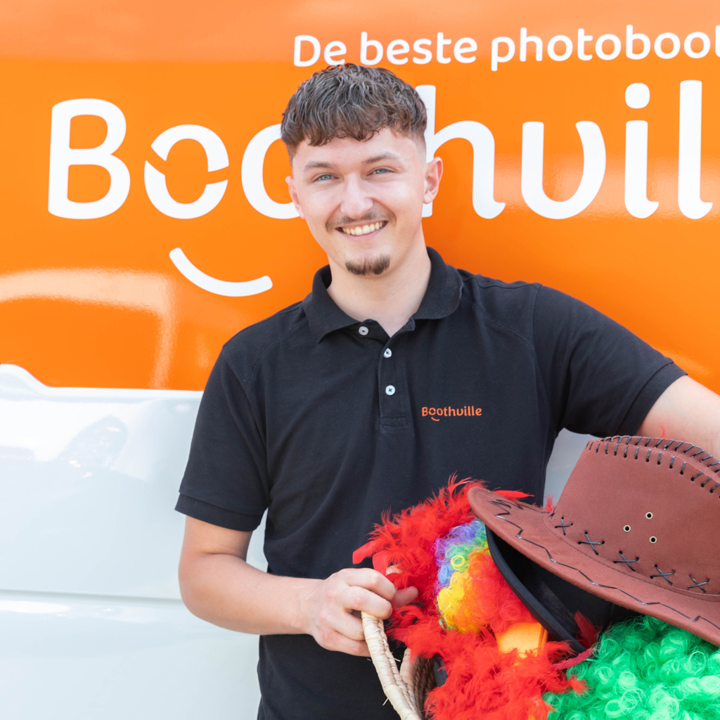 Boothville medewerker in het magazijn voor meerdere photobooths