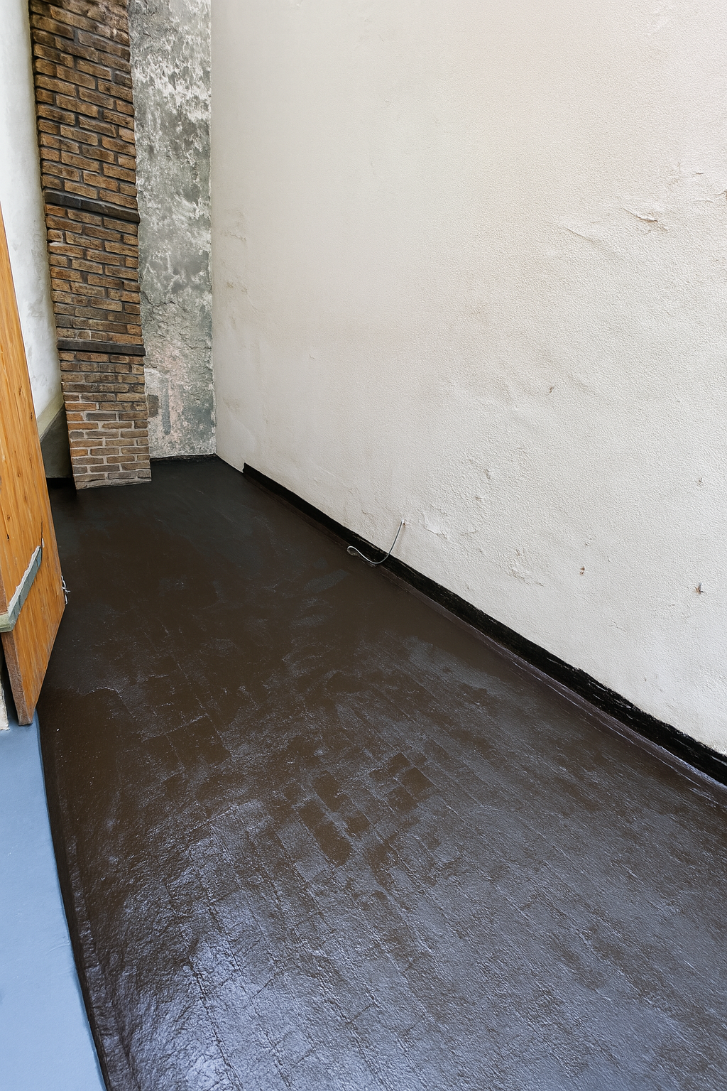 Ancien toit-terrasse dégradé avant rénovation et étanchéification à Wasquehal.