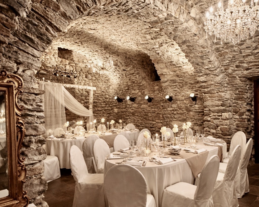 Tabella menu matrimonio all'Hotel La Tureta con proposta gastronomica su misura per il giorno speciale.