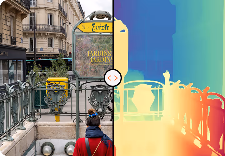 Vue partagée : côté gauche montre une entrée de métro parisien avec une personne vue de dos, côté droit affiche une carte de profondeur colorée de la même scène.