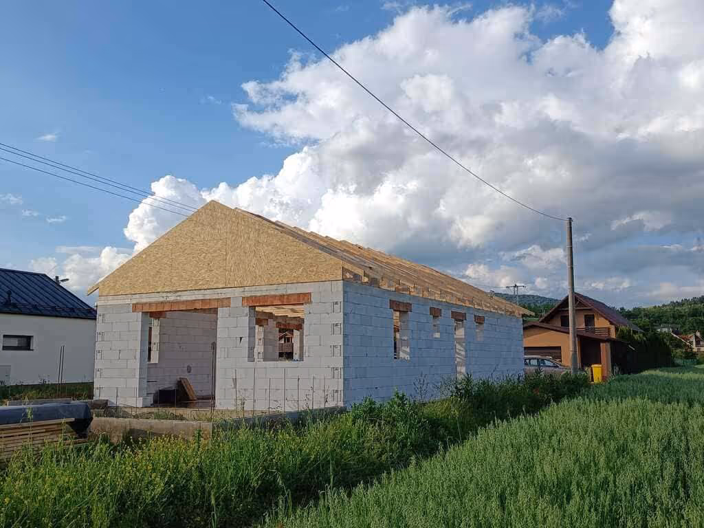 Sedlová strecha Červenica