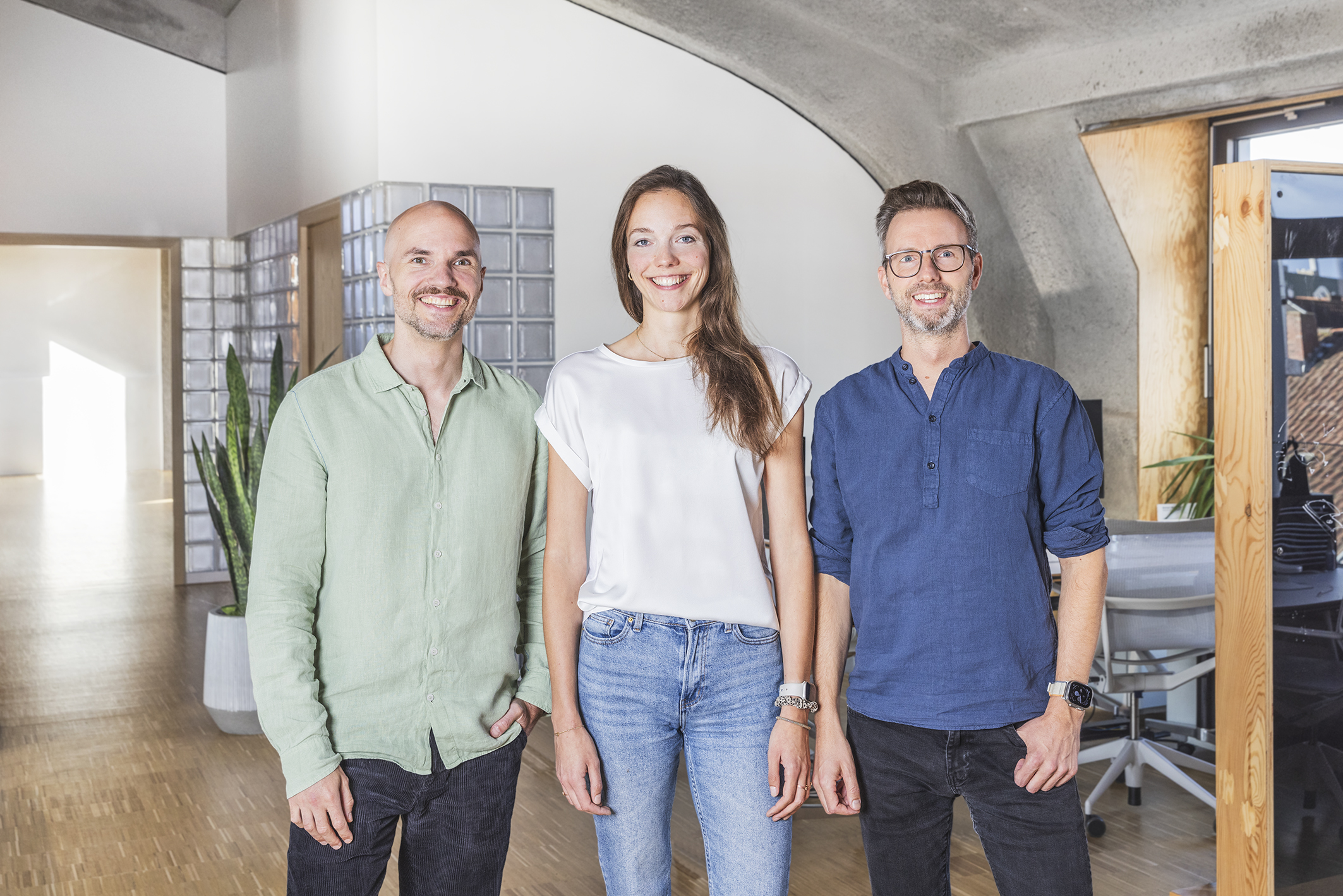 Bild der Gründer Matthias Zülke und David Nellessen mit Lena Lüpping, Head of Marketing and Growth