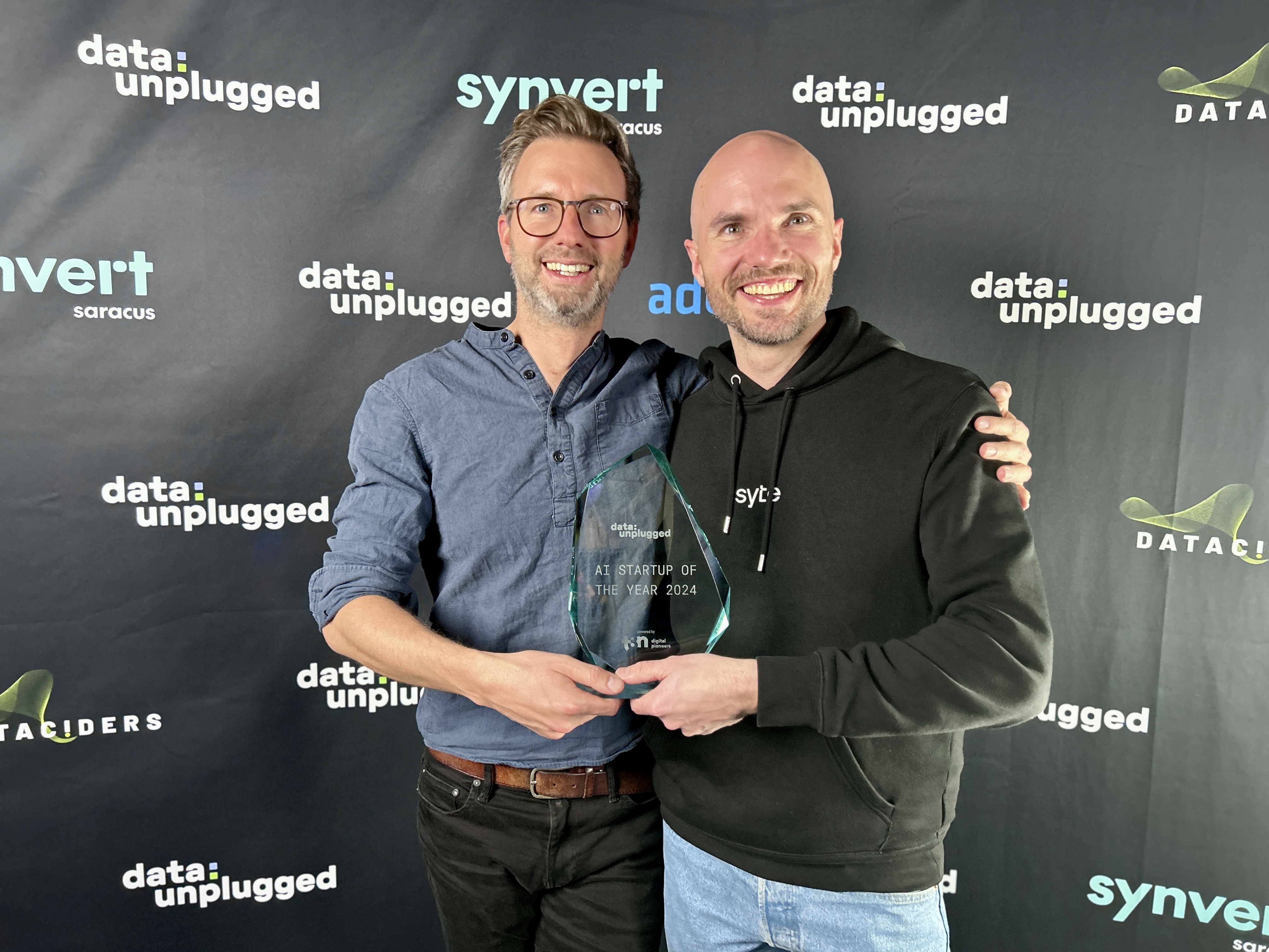 Die beiden syte-Gründer Matthias Zühlke und David Nellessen (v. l. n. r.) freuen sich über die Auszeichnung.