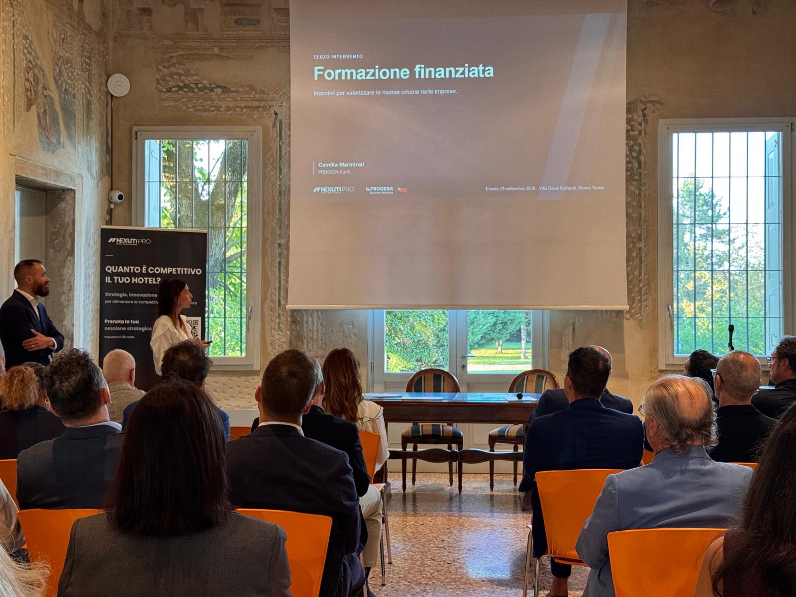 Intervento sulla formazione finanziata davanti alla platea di albergatori a Villa Bassi Rathgeb