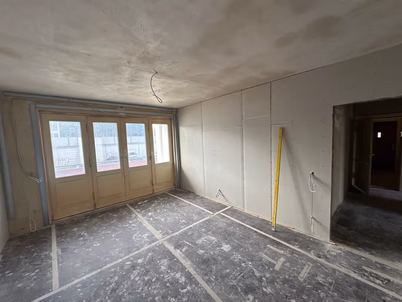 Foto eines aktiv laufenden Sanierungsprojektes einer Wohnung