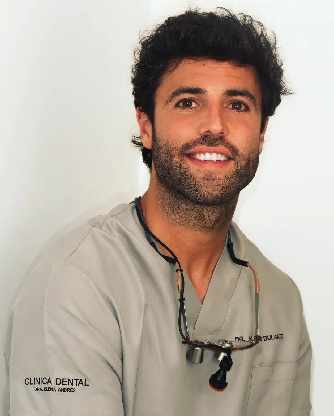Dr. Alejandro Dulanto, especialista en periodoncia, cirugía oral e implantología