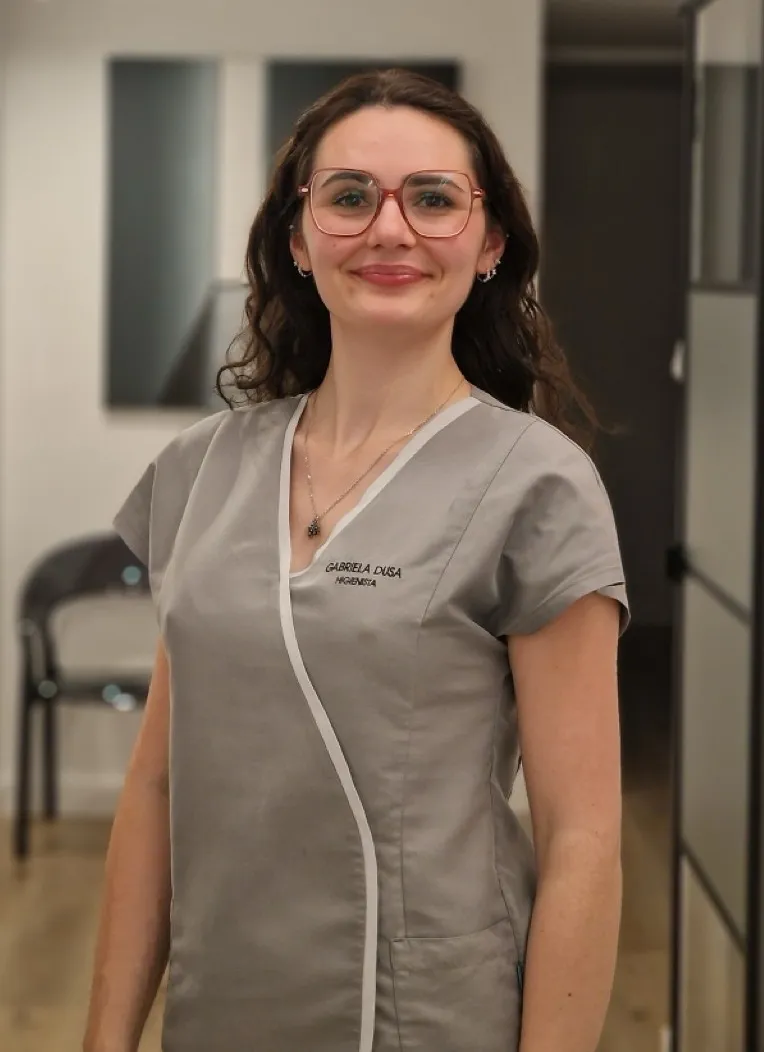 Gabriela Dusa, higienista dental de la clínica