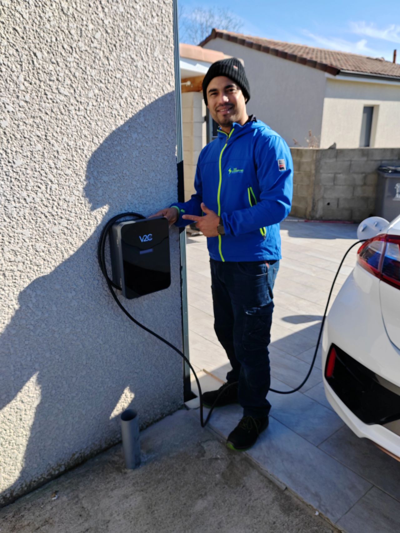 Borne de recharge V2C Trydan installée dans un garage à Ramonville-Saint-Agne