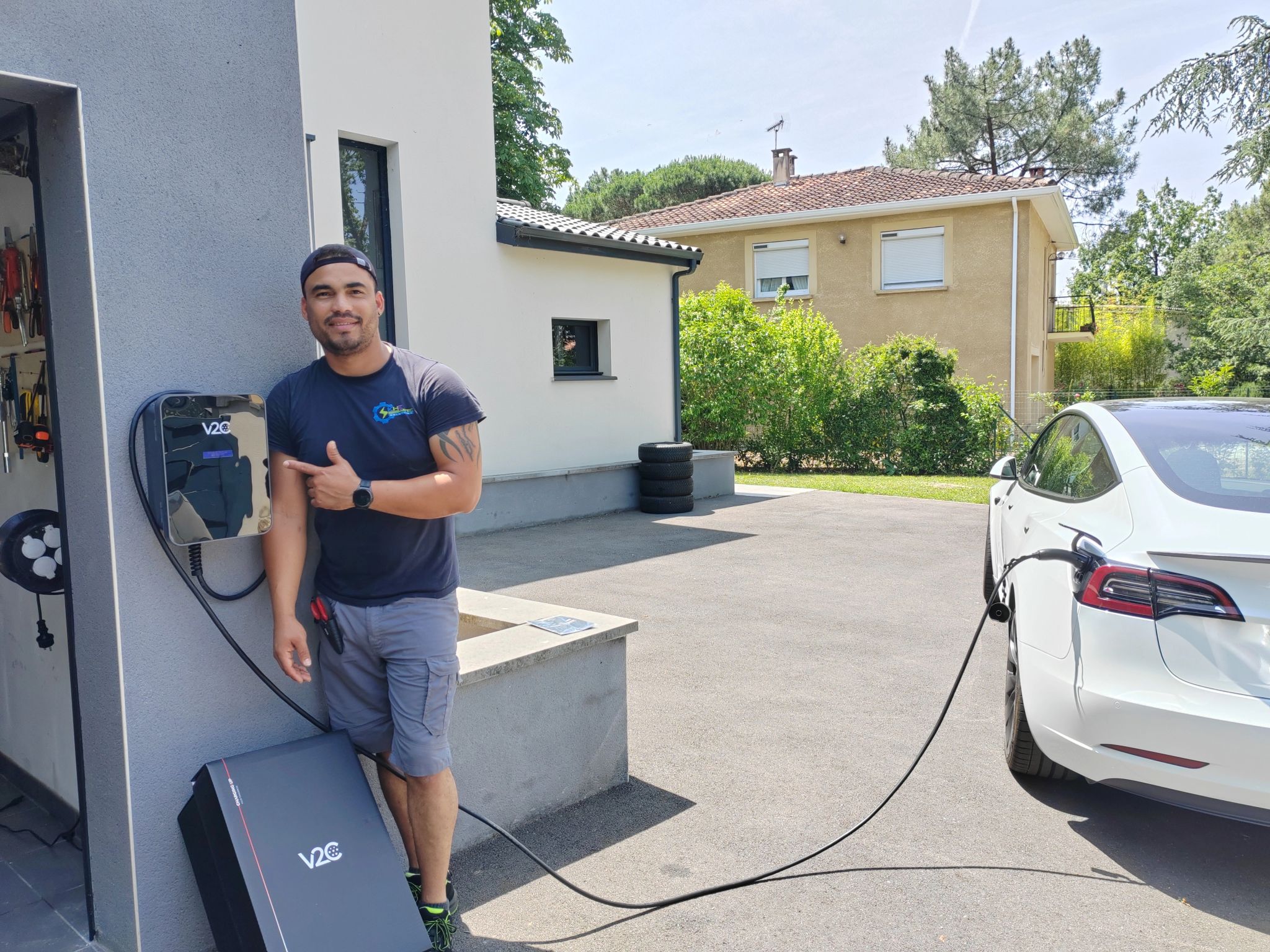 Installation borne de recharge électrique V2C à Cugnaux par Khematec