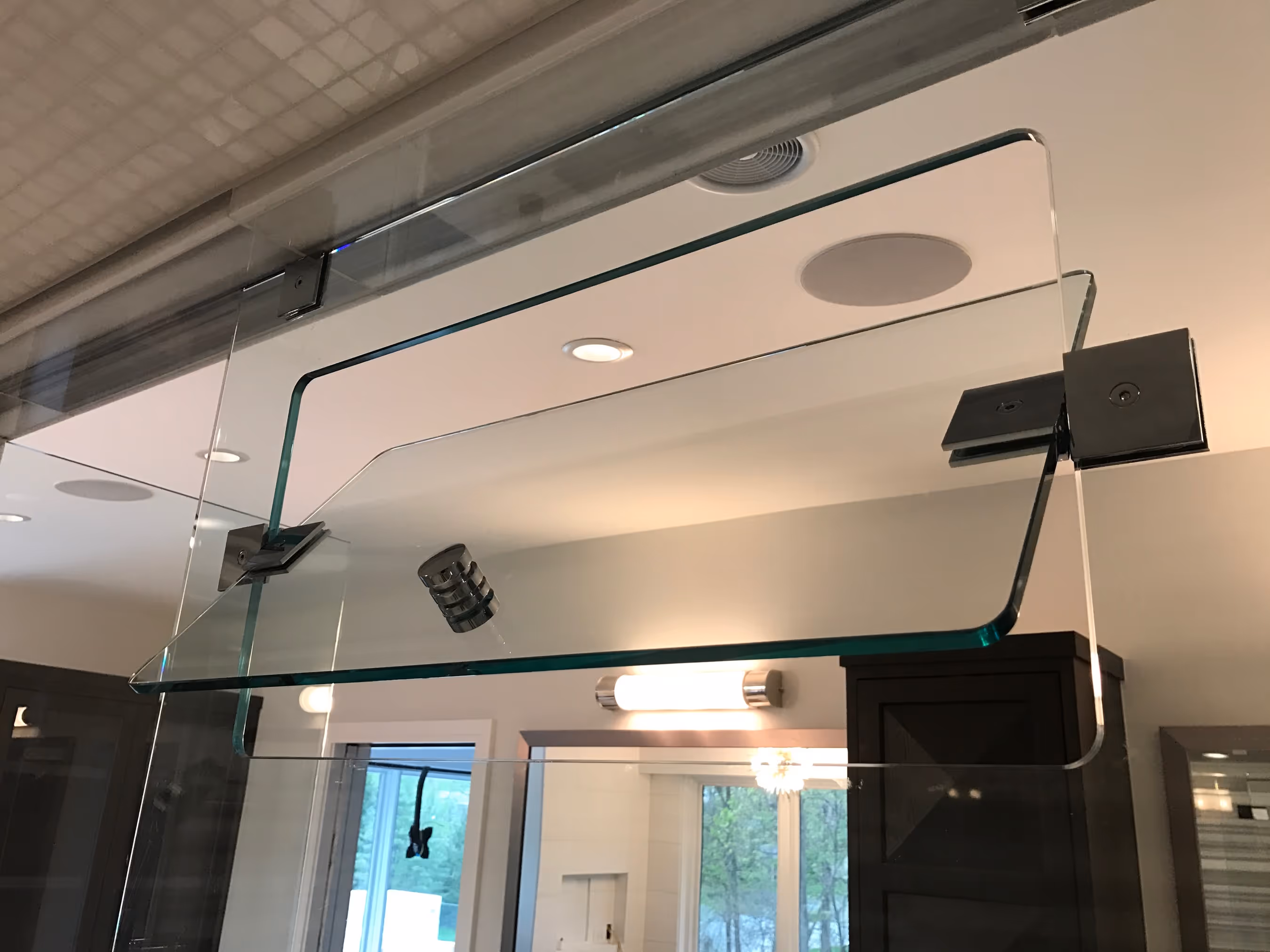 image of a sparkling bathroom