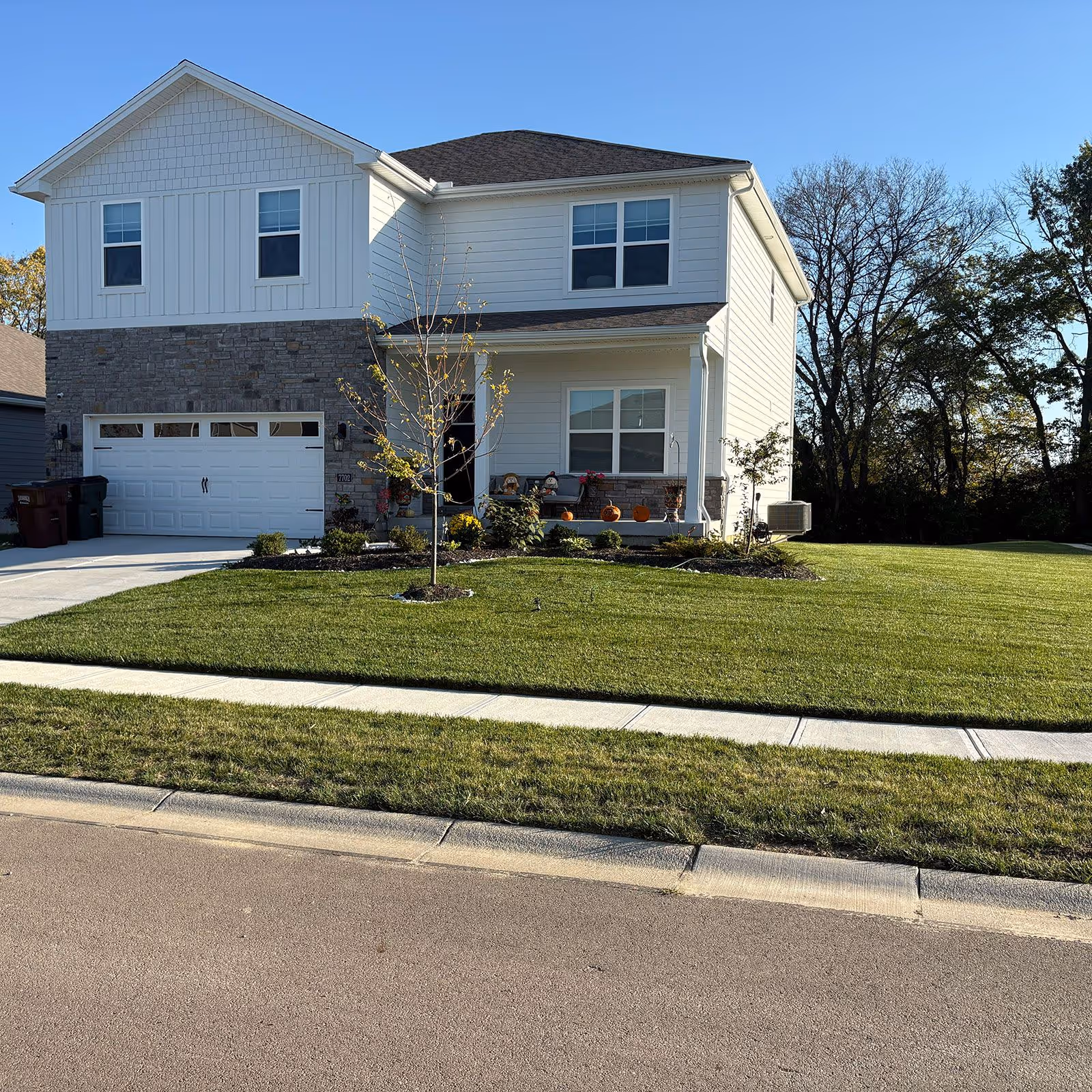 Curb appeal boost from freshly edged and trimmed front lawn