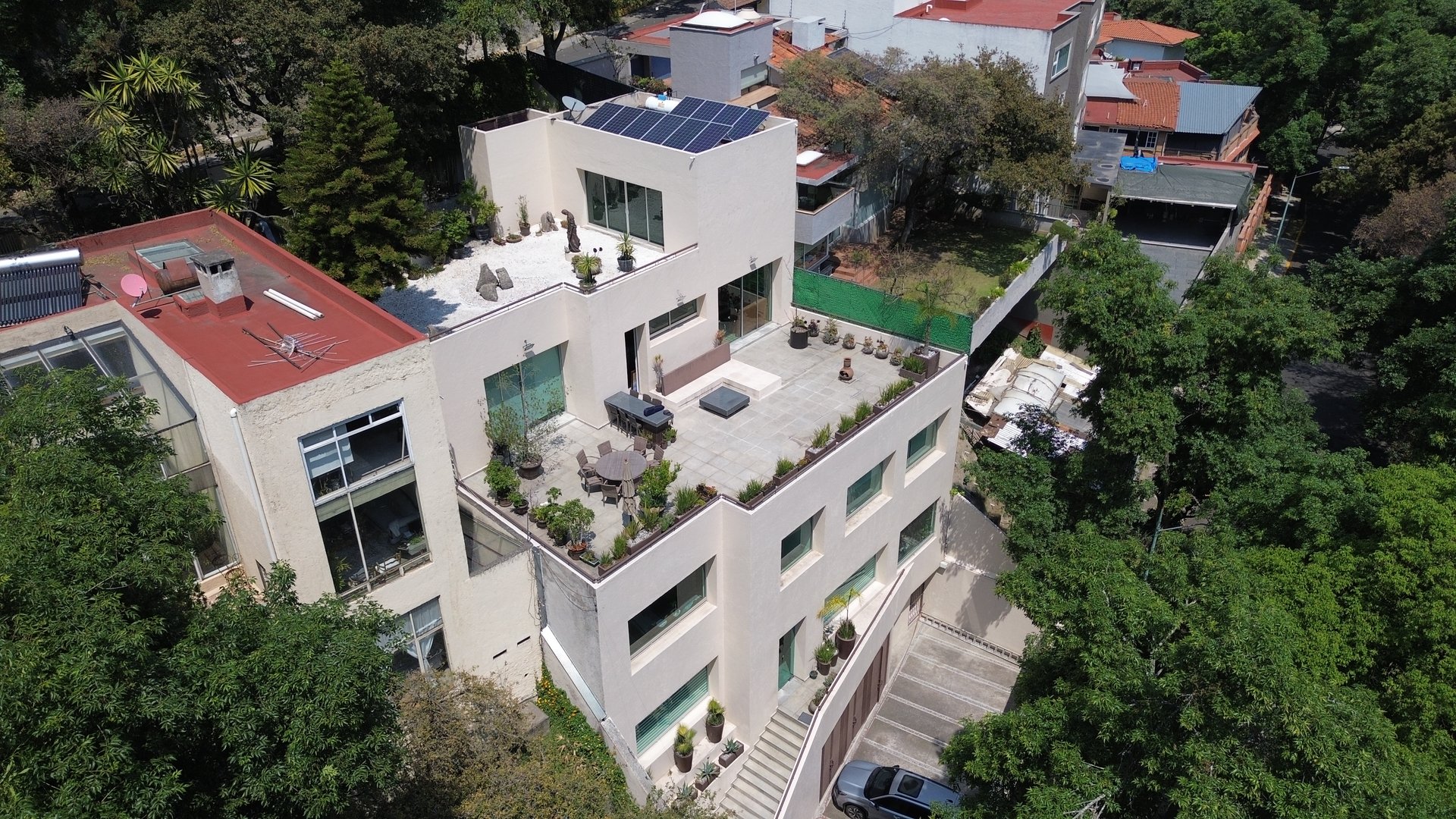 <subject>[background image] image of city landscape (for a mobility and transportation)</subject>