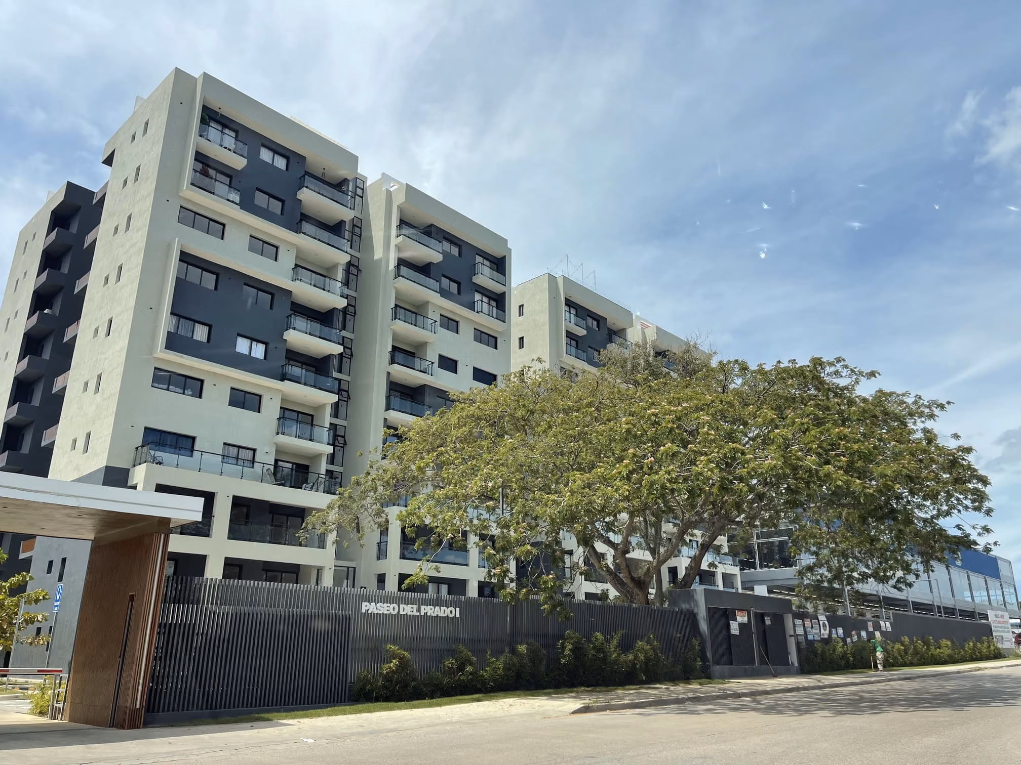 Firma de desarrollo inmobiliario dedicada a crear proyectos residenciales y comerciales con los más altos estándares de diseño, planificación y construcción