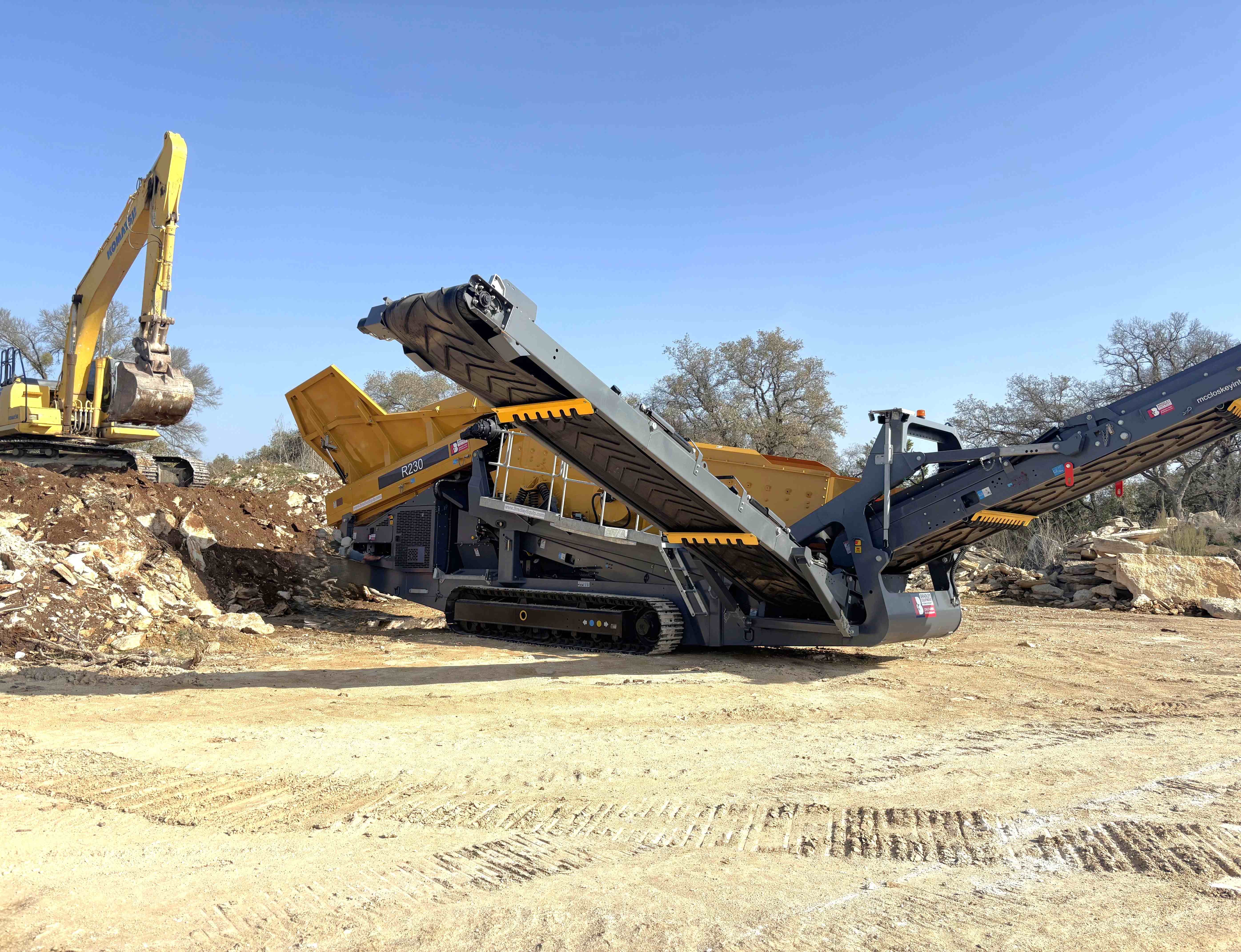 2025 McCloskey R230 - Heavy Duty Screener with Apron Feeder #R929