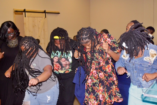 image of church congregation