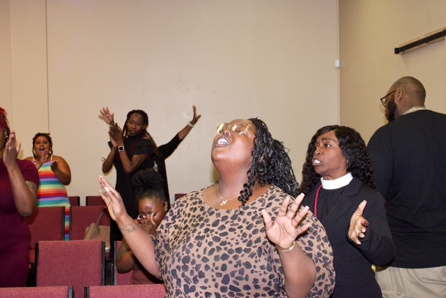 image of church congregation