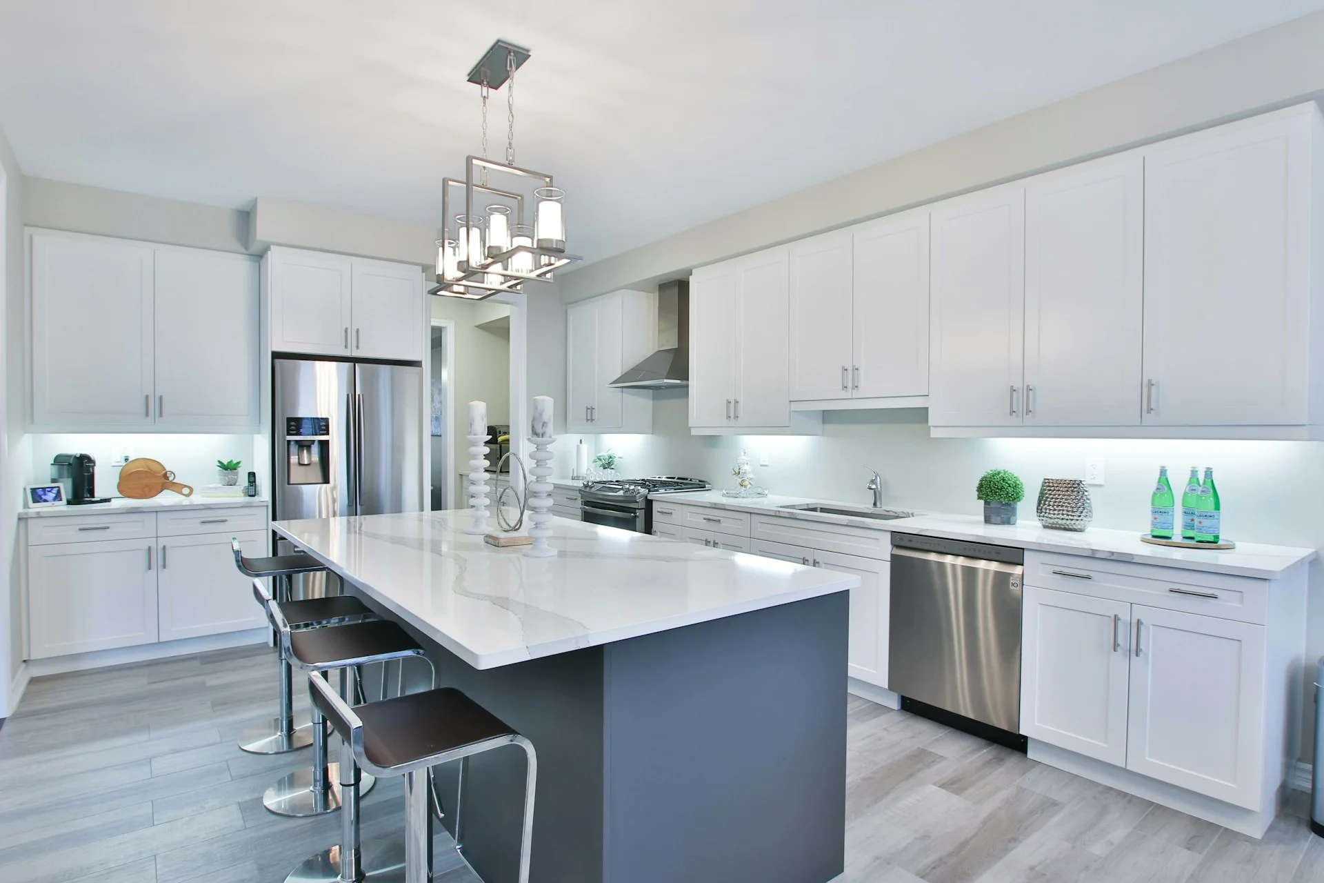 seattle house remodeling photo with a kitchen island integration