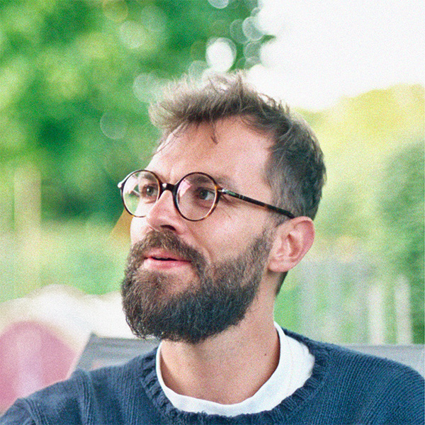 Un portrait de Arthur Joy.