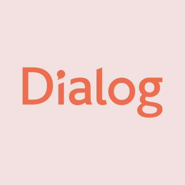 Dialog Logo in orangefarbener Schrift auf beigem Hintergrund.