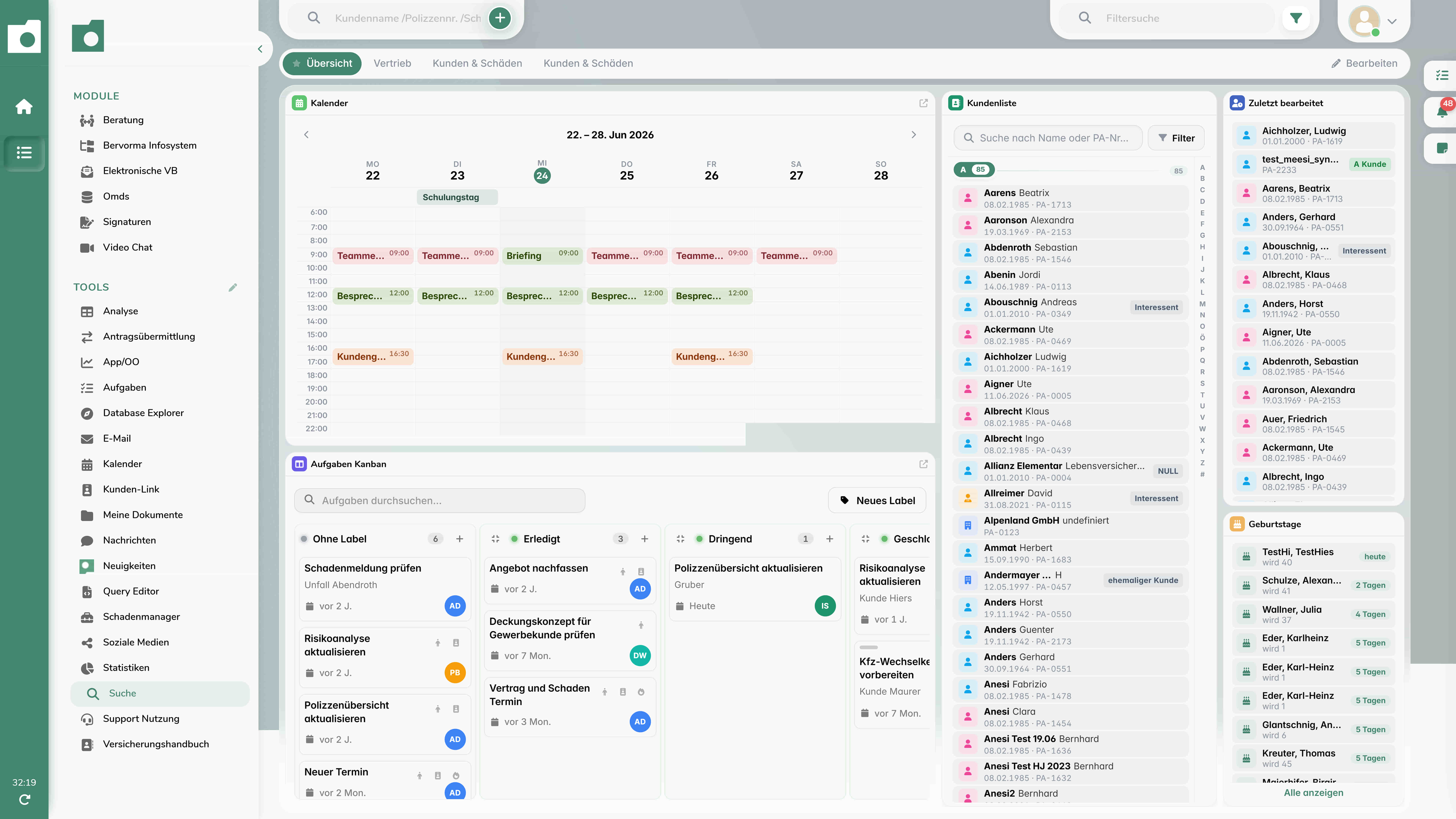 Zentrales Dashboard der OnlineOrdner Maklersoftware mit Kunden-, Vertrags- und Aufgabenübersicht